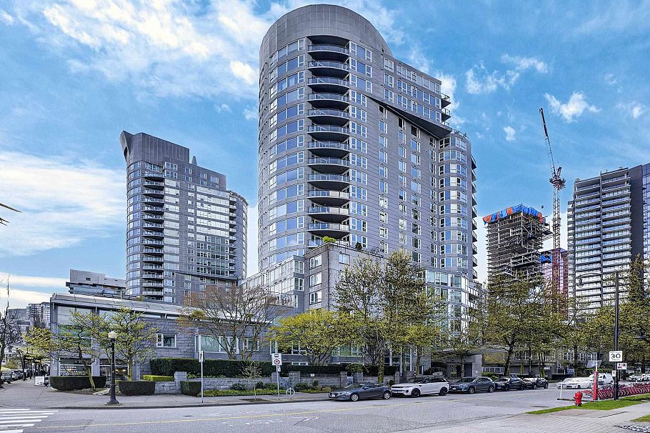 305 560 Cardero Street Vancouver, BC - 1