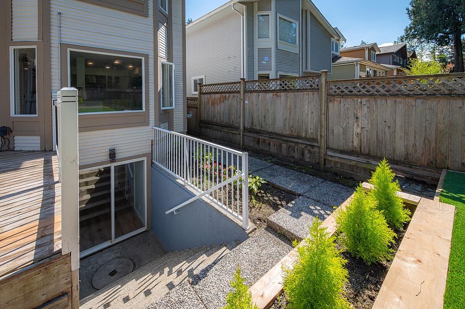 2111 Philip Avenue North Vancouver, BC - 28