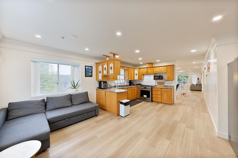 707 E 63rd Avenue Vancouver, BC - 25