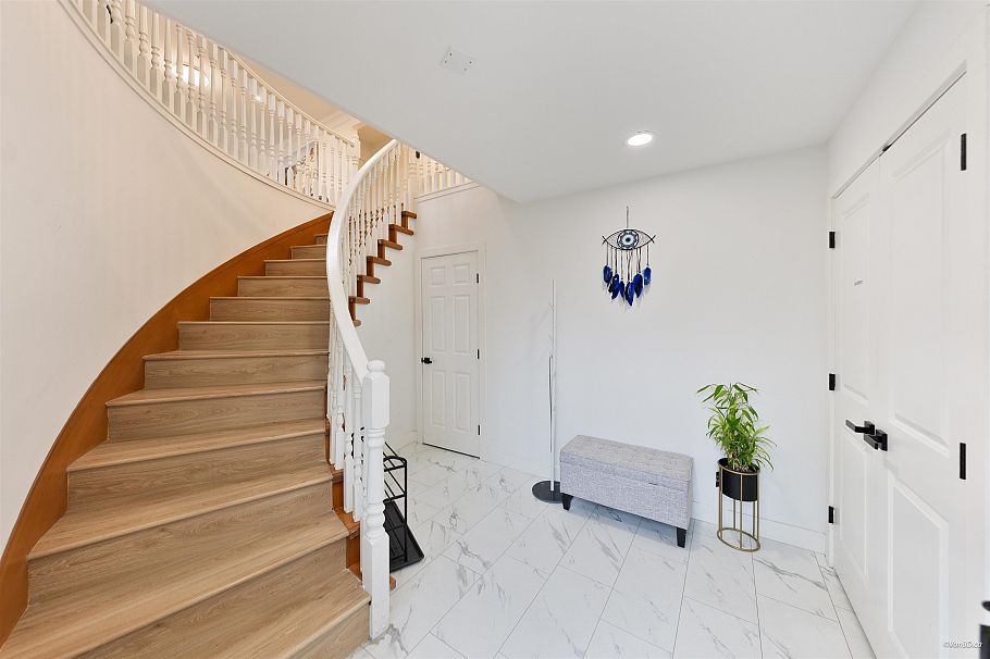 707 E 63rd Avenue Vancouver, BC - 4