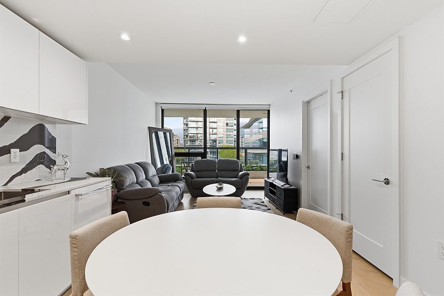 410 135 E 13th Street North Vancouver, BC - 3