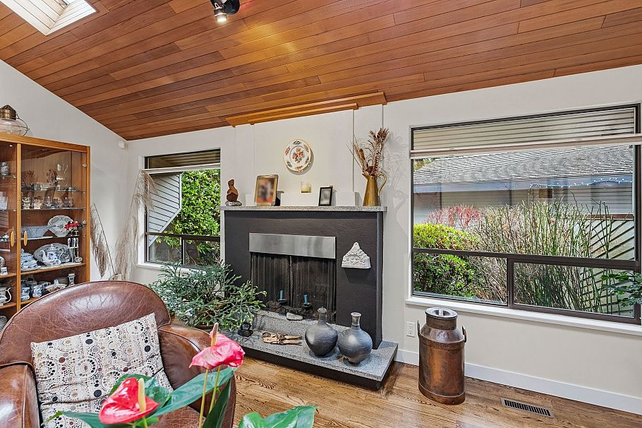 5639 White Pine Lane North Vancouver, BC - 5