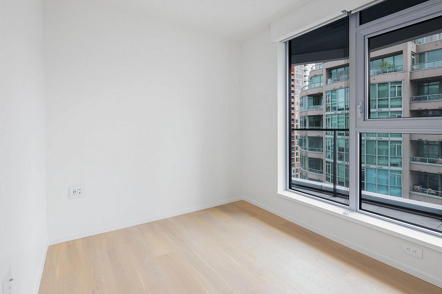 801 889 Pacific Street Vancouver, BC - 10