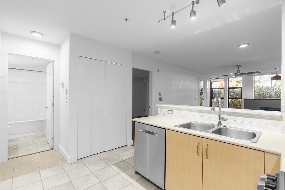 203 305 Lonsdale Avenue North Vancouver, BC - 9