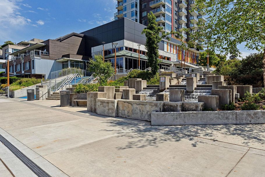 111 2060 Curling Road North Vancouver, BC - 37