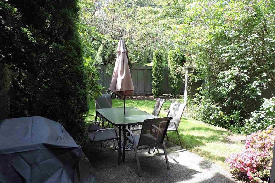 1147 Montroyal Boulevard North Vancouver, BC - 3