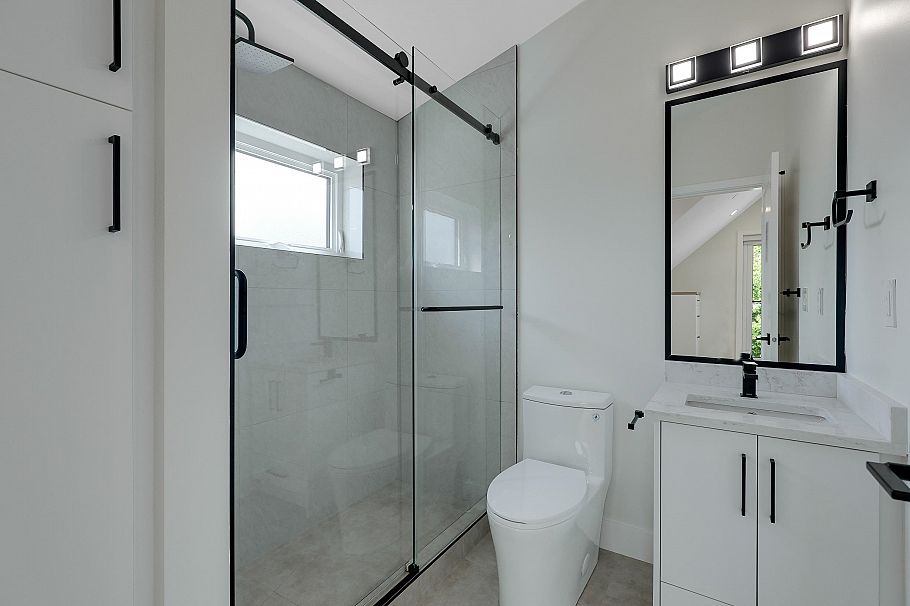 1 3695 E 26 Avenue Vancouver, BC - 25