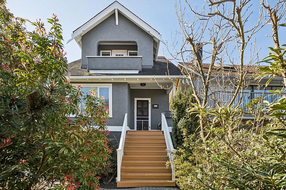 494 E 18th Avenue Vancouver, BC - 1