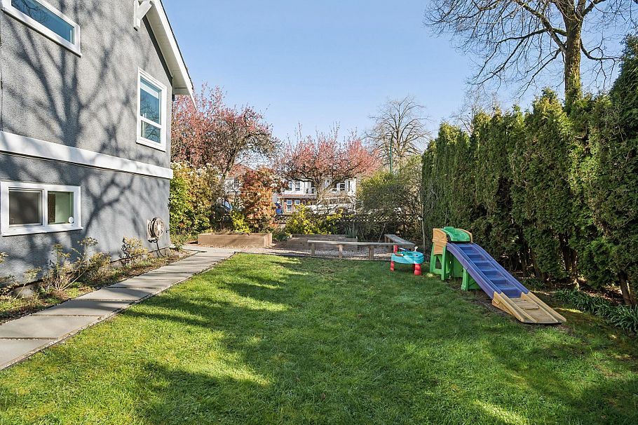 494 E 18th Avenue Vancouver, BC - 35