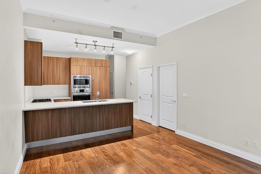 110 175 Victory Ship Way North Vancouver, BC - 4