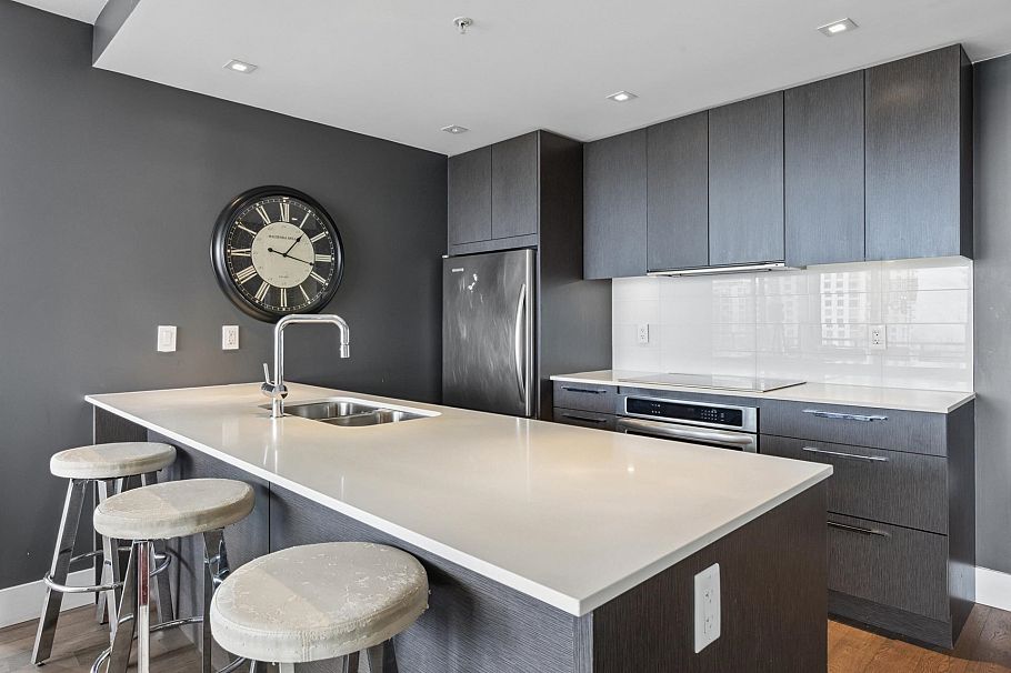 505 111 E 13th Street North Vancouver, BC - 13