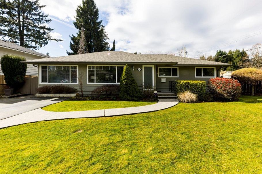 2693 Poplynn Drive North Vancouver, BC - 2