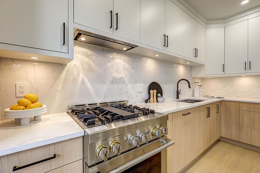 1 3695 E 26 Avenue Vancouver, BC - 14