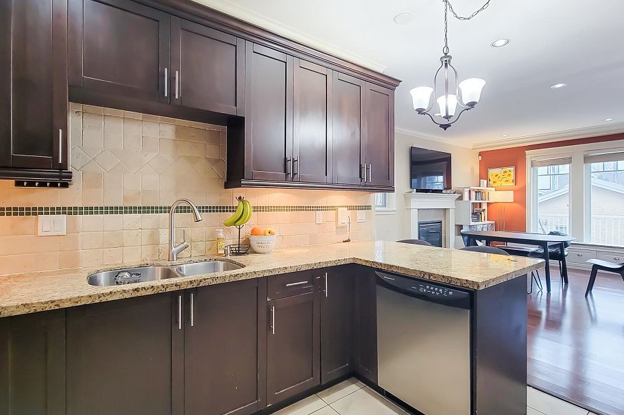 203 E 18th Street North Vancouver, BC - 9