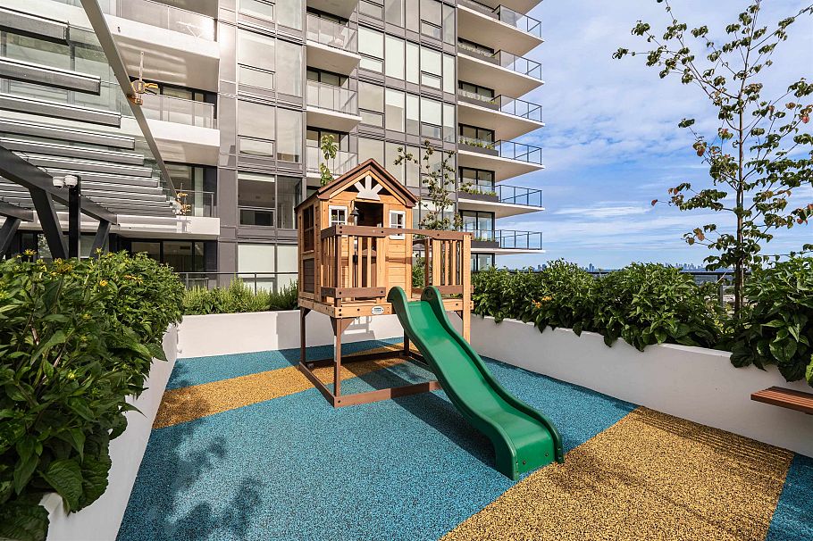 410 135 E 13th Street North Vancouver, BC - 35