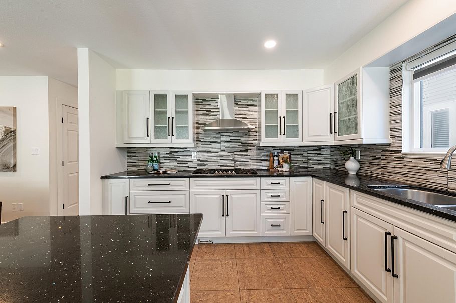 2111 Philip Avenue North Vancouver, BC - 14