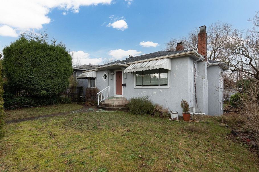 21 E 41st Avenue Vancouver, BC - 2