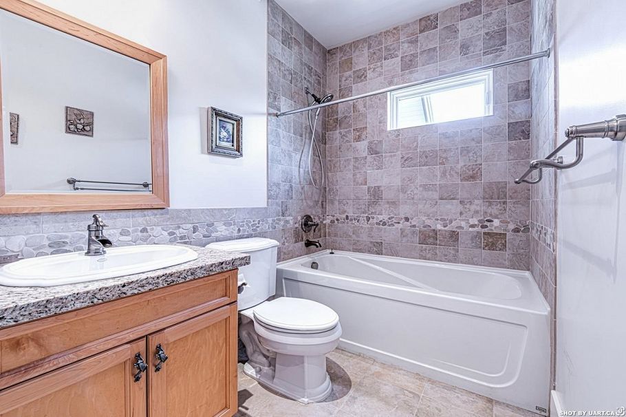 1255 W 26th Avenue Vancouver, BC - 13