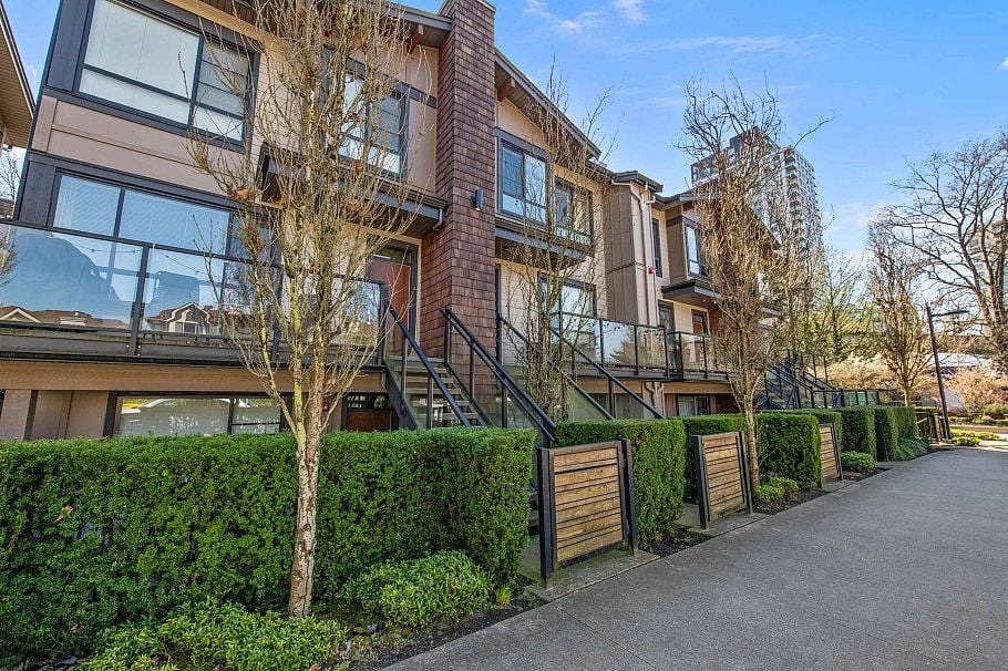 1 3728 Thurston Street Burnaby, BC - 2