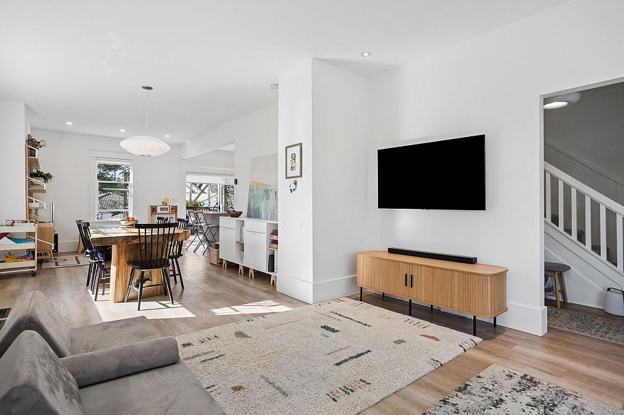 494 E 18th Avenue Vancouver, BC - 4