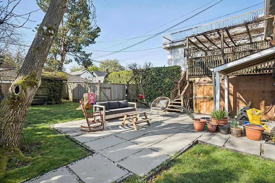 494 E 18th Avenue Vancouver, BC - 36