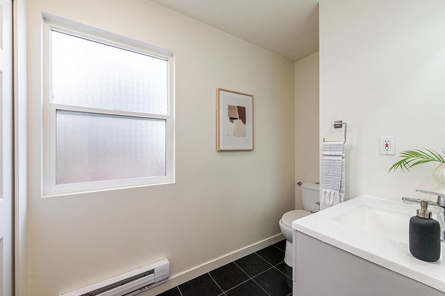 2111 Philip Avenue North Vancouver, BC - 8