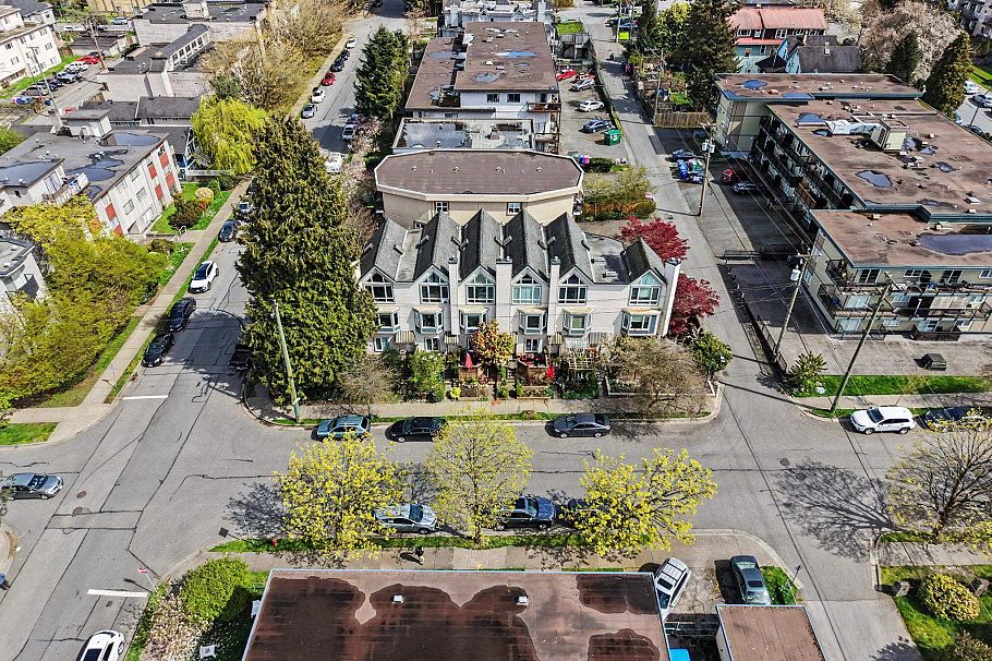 130 Lakewood Drive Vancouver, BC - 24