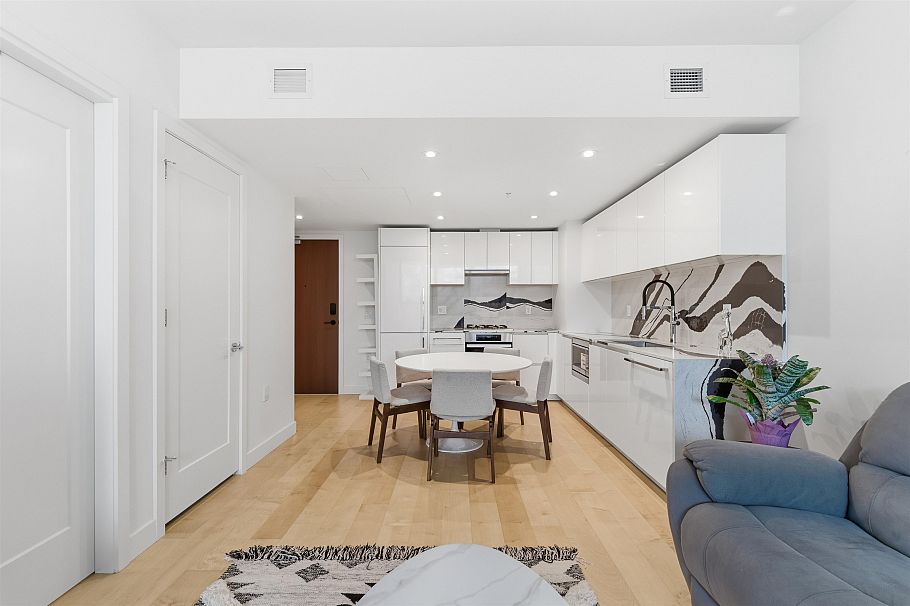 410 135 E 13th Street North Vancouver, BC - 6