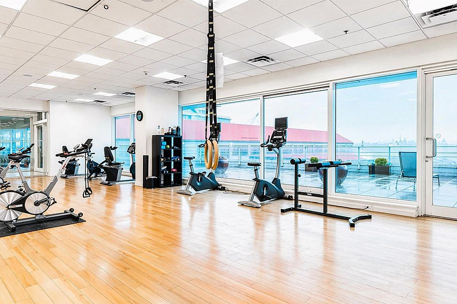 110 175 Victory Ship Way North Vancouver, BC - 32