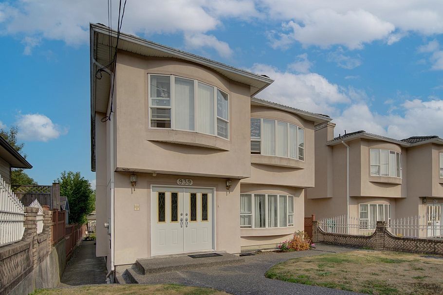 939 E 26th Avenue Vancouver, BC - 1
