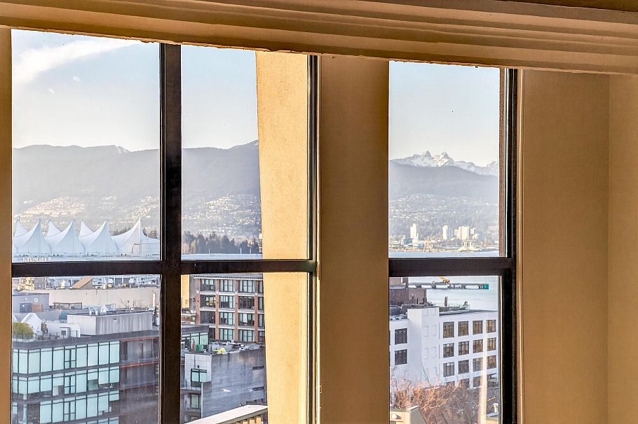 805 22 E Cordova Street Vancouver, BC - 17