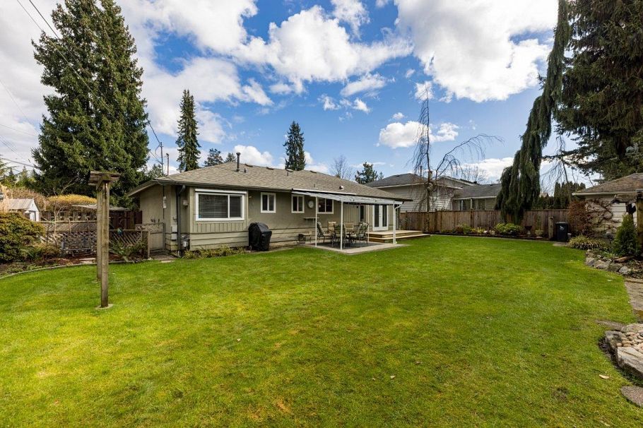 2693 Poplynn Drive North Vancouver, BC - 34