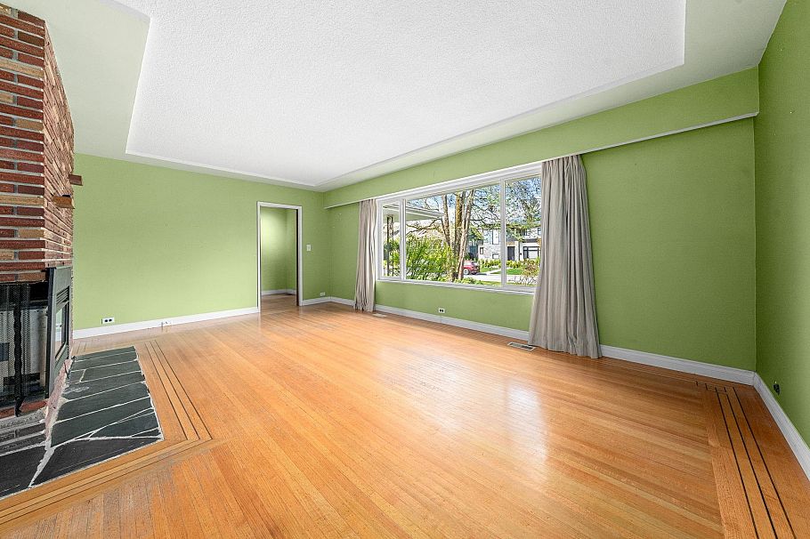 753 E 9th Street North Vancouver, BC - 9