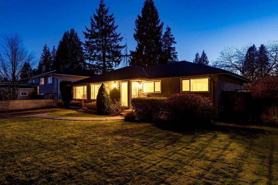 2693 Poplynn Drive North Vancouver, BC - 3