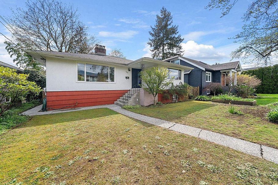 753 E 9th Street North Vancouver, BC - 3