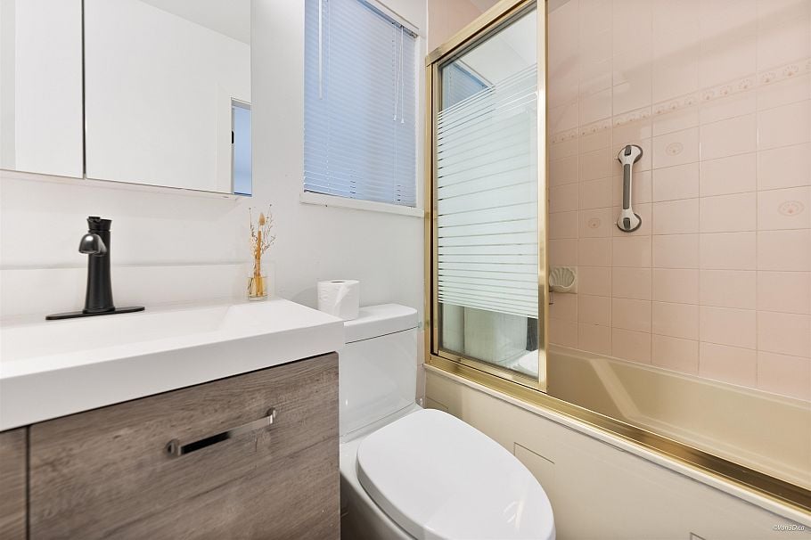 707 E 63rd Avenue Vancouver, BC - 35