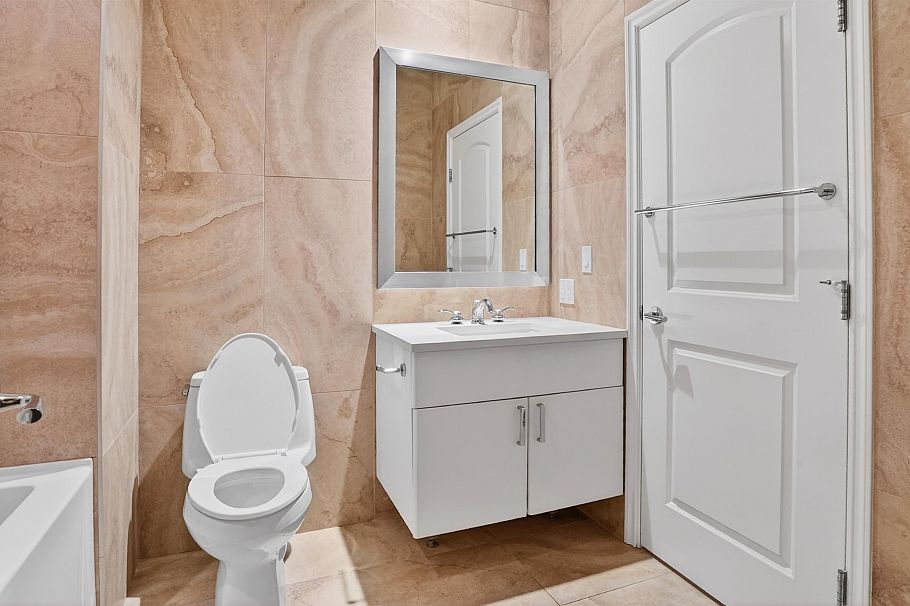 110 175 Victory Ship Way North Vancouver, BC - 15