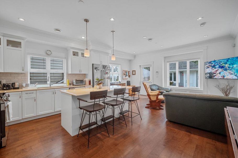 3288 W 32nd Avenue Vancouver, BC - 3