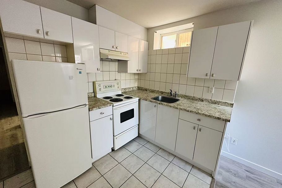 939 E 26th Avenue Vancouver, BC - 11