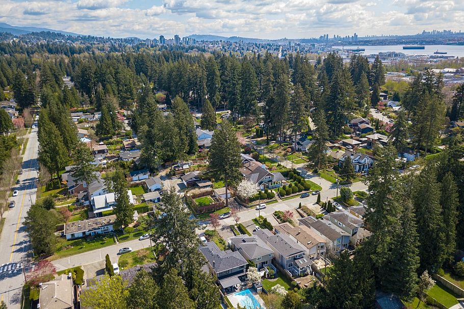 2111 Philip Avenue North Vancouver, BC - 36