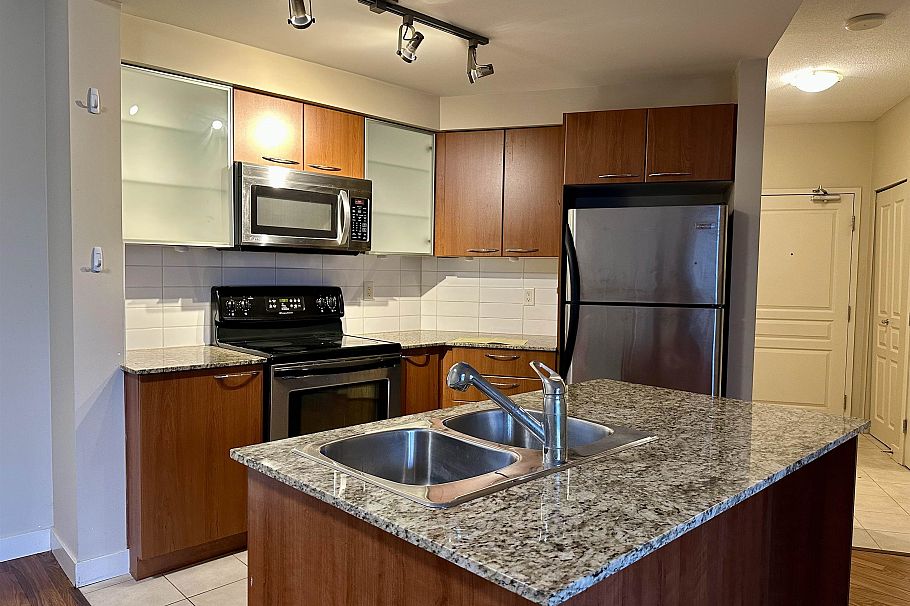 516 4028 Knight Street Vancouver, BC - 2