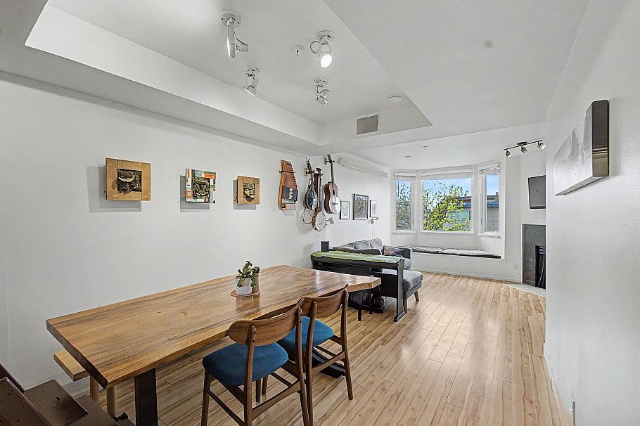 130 Lakewood Drive Vancouver, BC - 3