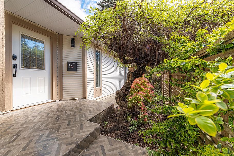 2111 Philip Avenue North Vancouver, BC - 34