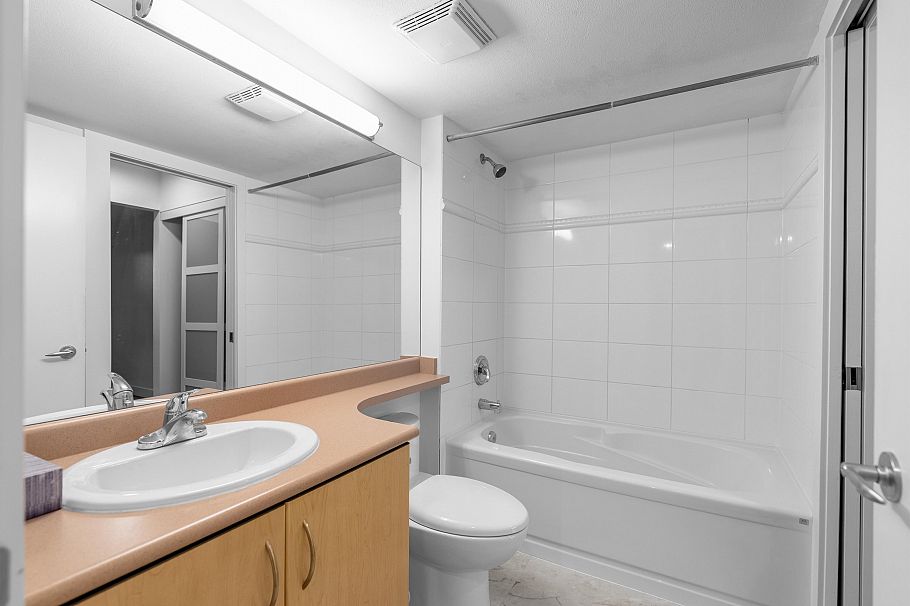 203 305 Lonsdale Avenue North Vancouver, BC - 22