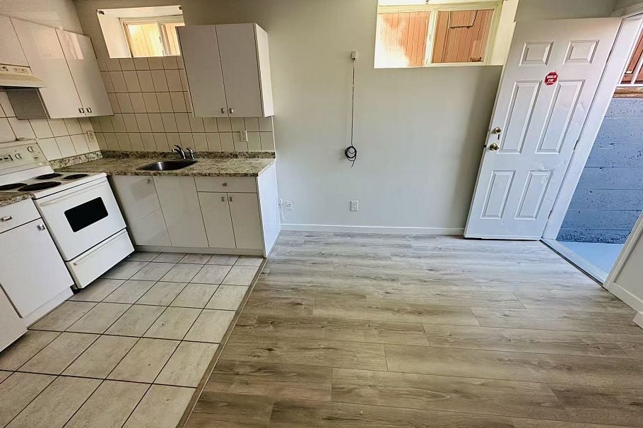 939 E 26th Avenue Vancouver, BC - 10