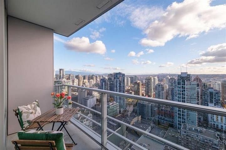 3405 1283 Howe Street Vancouver, BC - 2