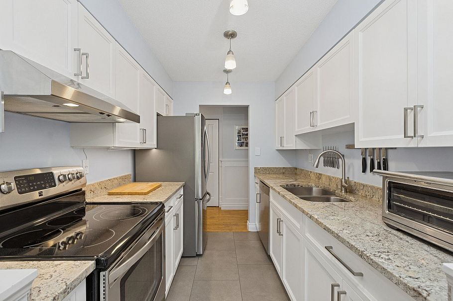 214 555 W 28th Street North Vancouver, BC - 11