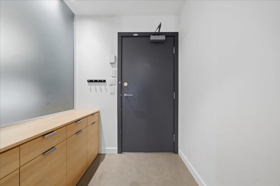 605 53 W Hastings Street Vancouver, BC - 3