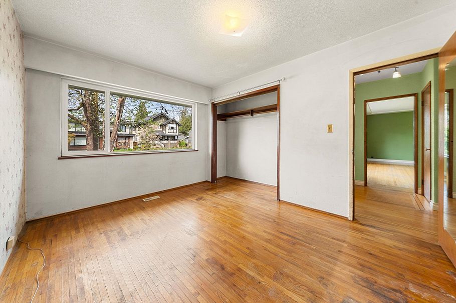 753 E 9th Street North Vancouver, BC - 24