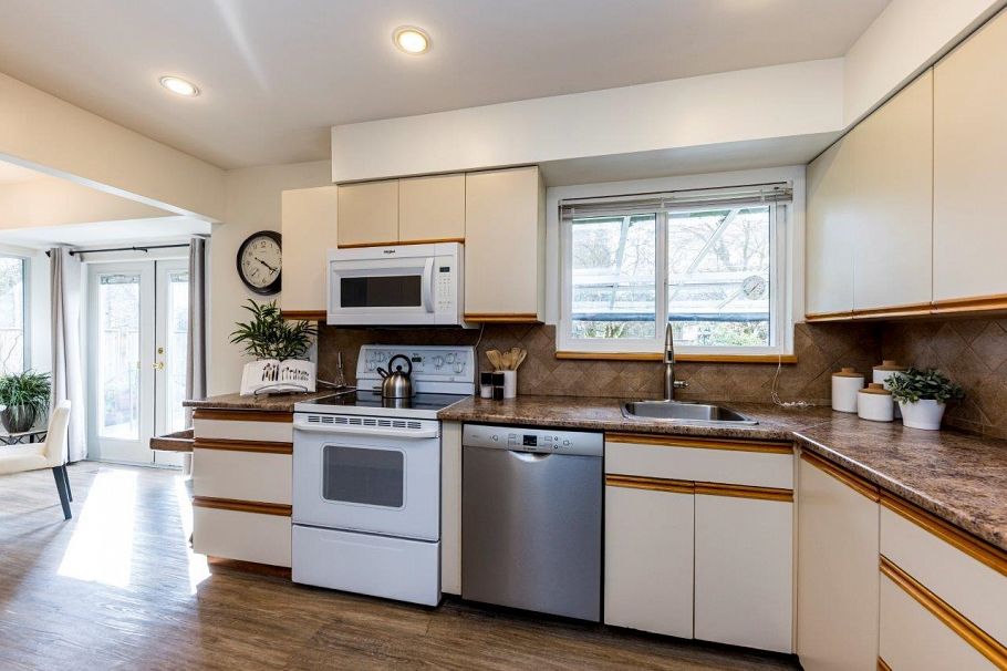 2693 Poplynn Drive North Vancouver, BC - 23